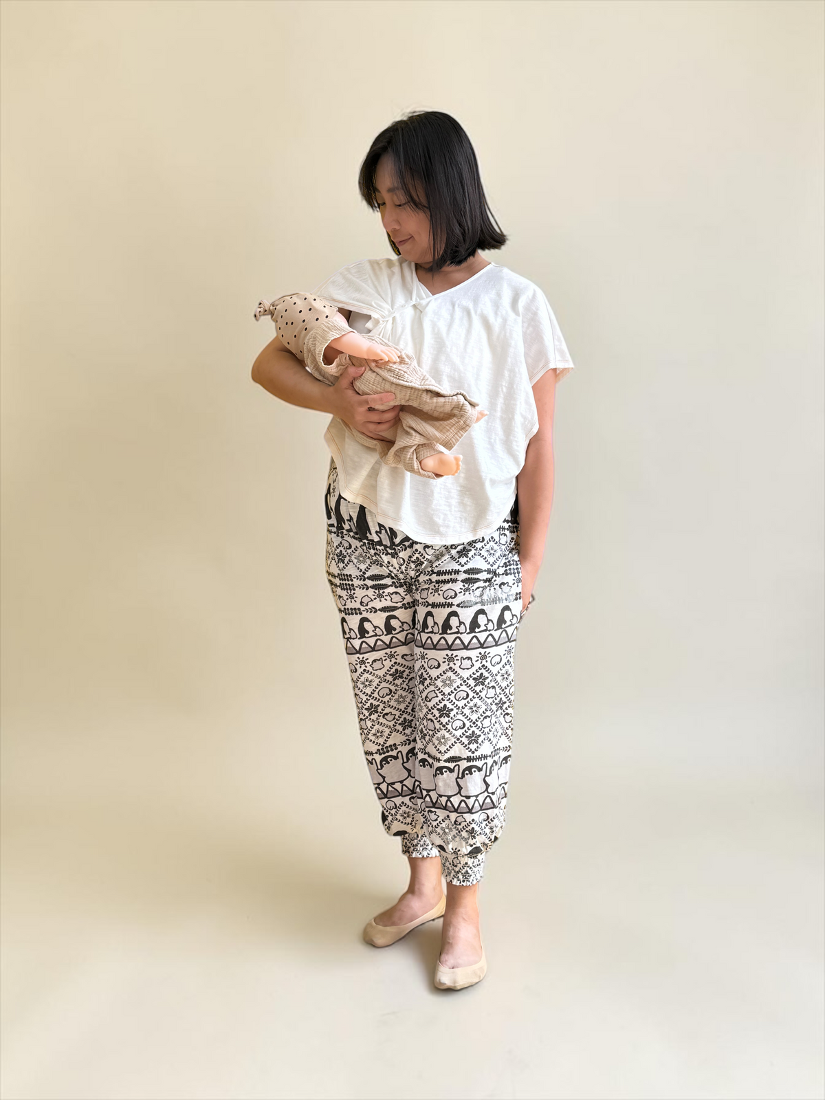100% Soft Cotton Maternity & Nursing T-Shirt / Penguin Family Embroidery